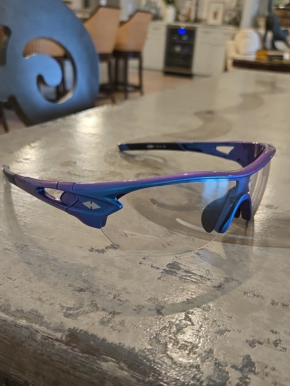 Vici by INVIS Light Adaptive Sports Glasses